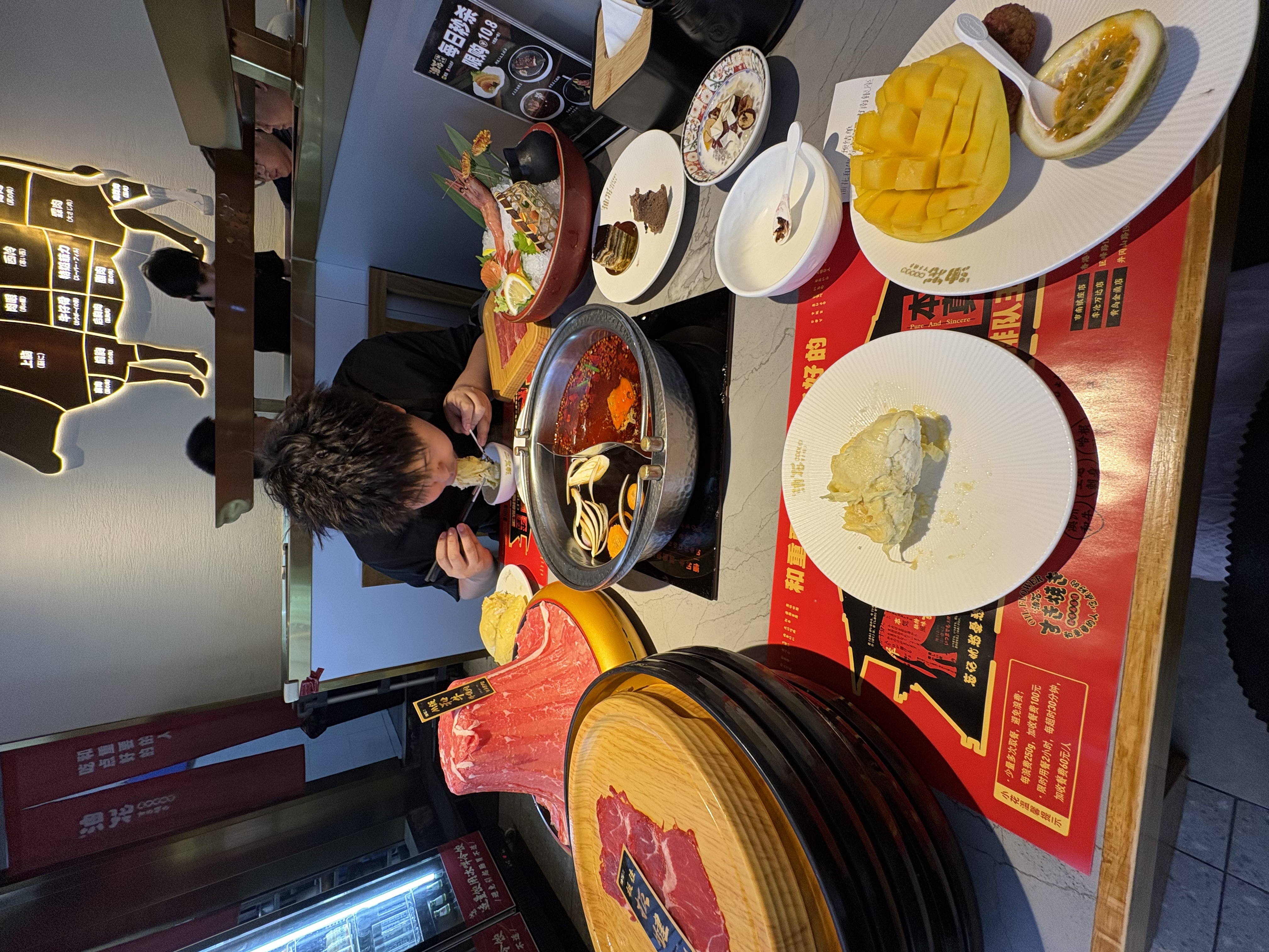 大宝埋头吃